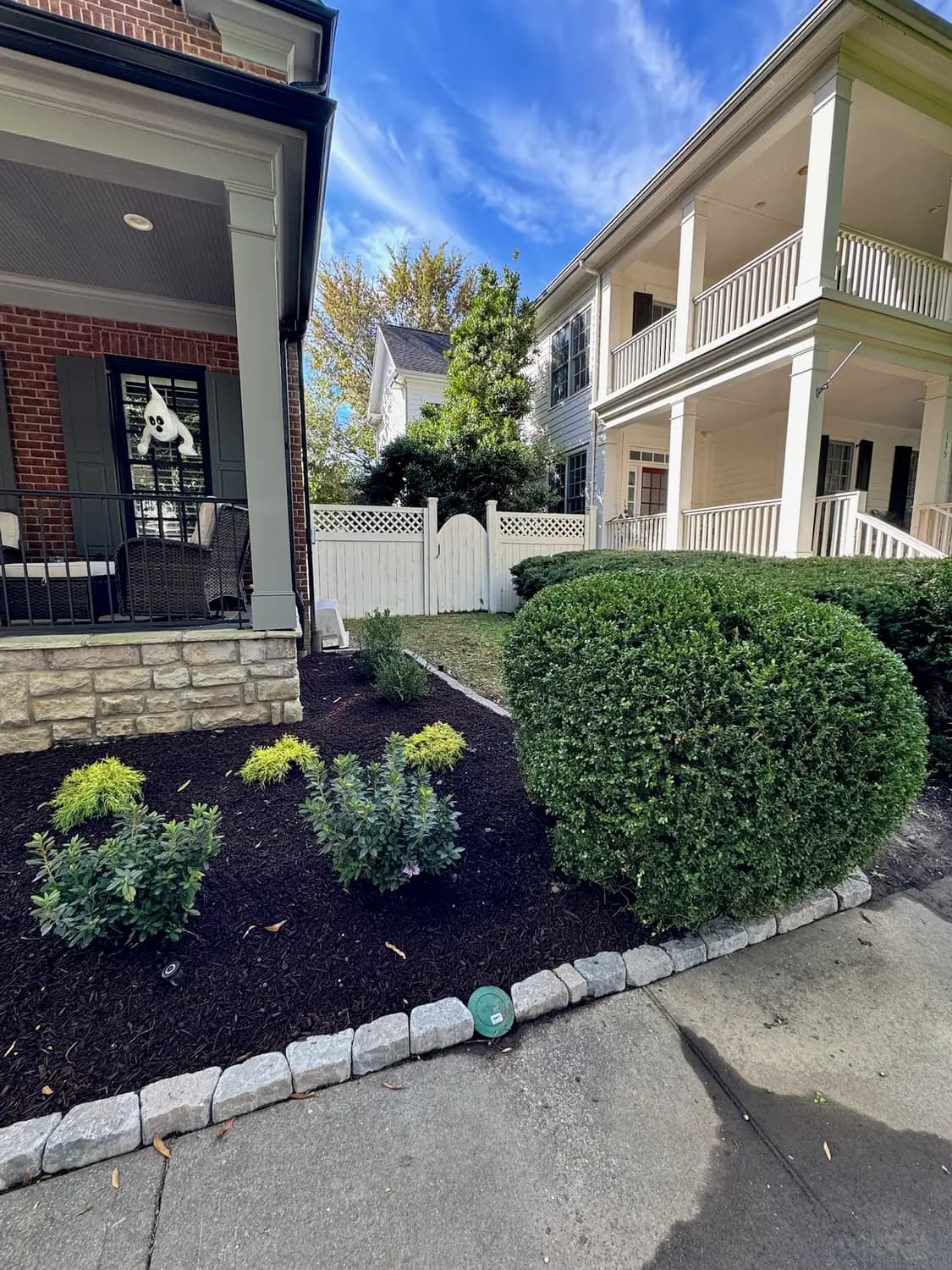 Front entry landscape bed with boxwoods