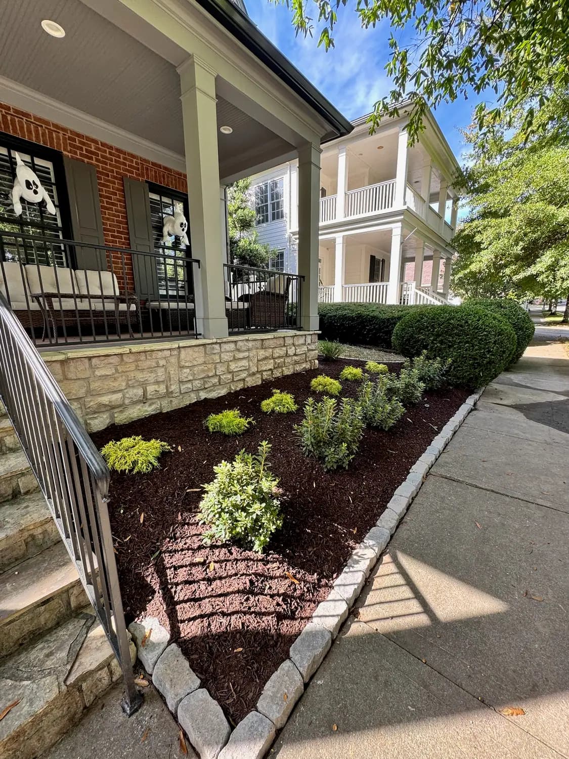 Townhome entry planting bed with a cobble border
